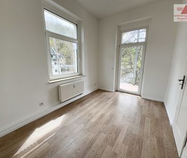 4-Raum-Wohnung im Altbau-Stil mit Balkon zentrumsnah in Aue - Photo 1