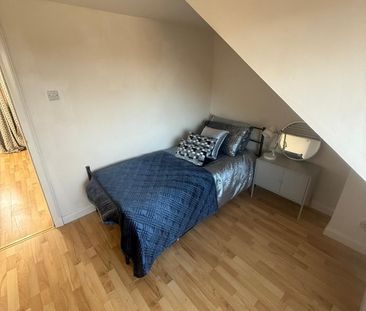 4 Bed Maisonette, Parkhead Drive, EH11 - Photo 3