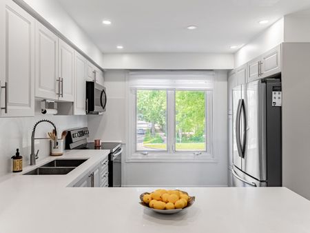 For Lease - 2445 Homelands Drive Unit# 4, Mississauga, Ontario - Photo 2