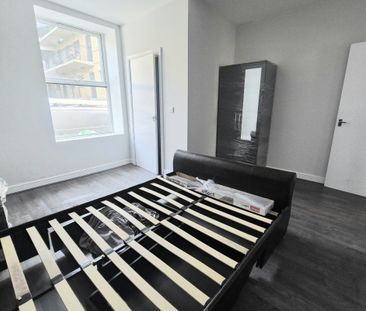 Wellington Place - Photo 2