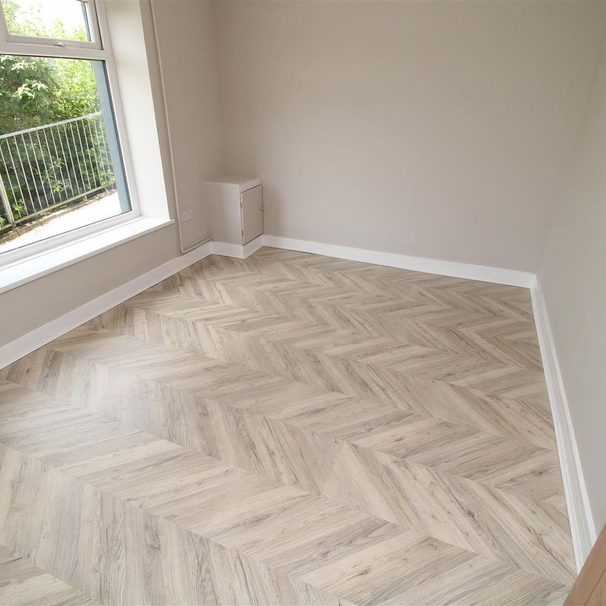 House - Terraced For Rent Heath Crescent, Pontypridd - Photo 1