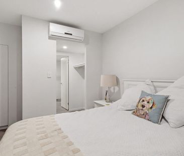 Modern Riverside Living – Stylish Apartment in East Perth - Photo 5