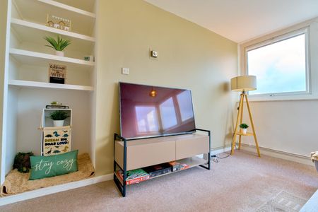 2 Bed Flat, Charles Gardner Court, N1 - Photo 2