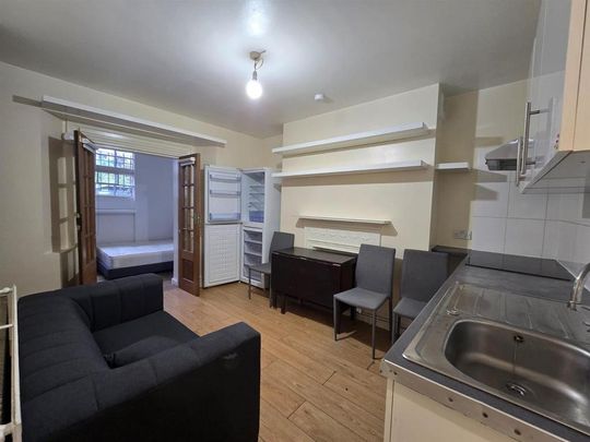 4 bedroom flat to rent - Photo 1