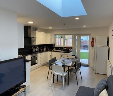 1 bedroom in a flat share to rent - Photo 5