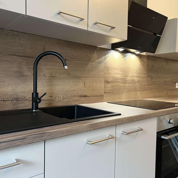 ❄️Neu! Frisch renovierte 2-Raum-Wohnung mit Tageslichtbad, moderne Einbauküche & Aufzug - Photo 1