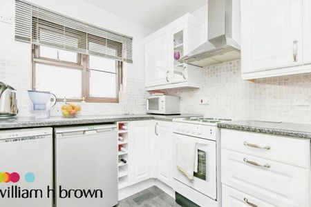 California Close - Photo 4