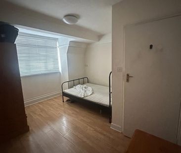 Room in a Shared House, Station Road North Harrow, HA2 - Photo 1
