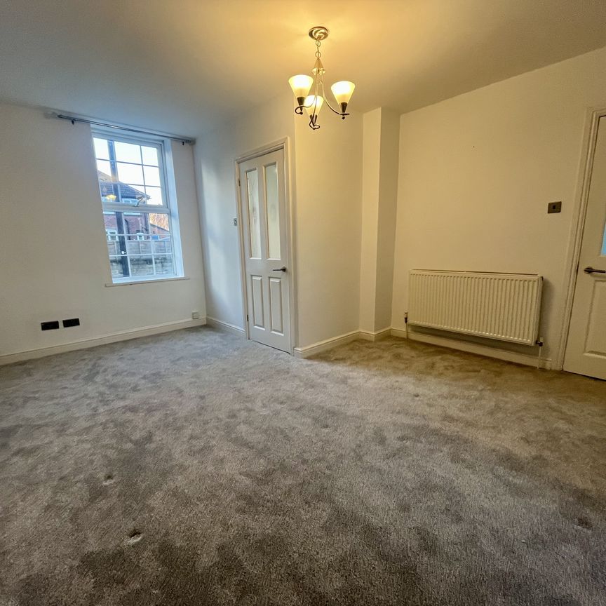 Hopewell View, Leeds - Photo 1