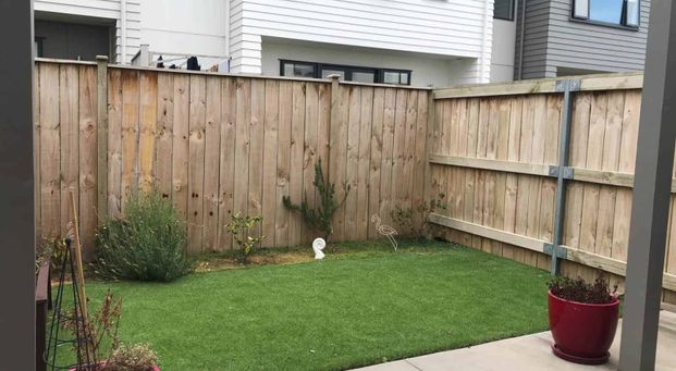 2 Bedrooms home, Perfect Location in Flat Bush - Photo 1