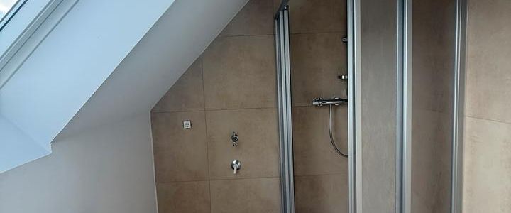 Sanierte, freundliche 1,5 Zimmerwohnung im DG - Photo 1