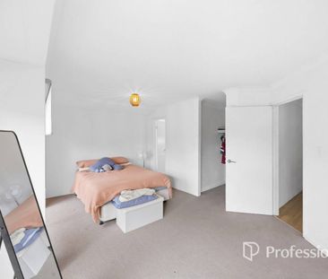 SPACIOUS FAMILY HOME IN CENTRAL EATON LOCATION - Photo 3