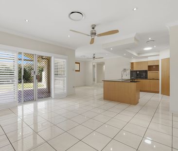 THIS HOME HAS IT ALL - POOL, SHED & MULTIPLE LIVING AREAS - Photo 3