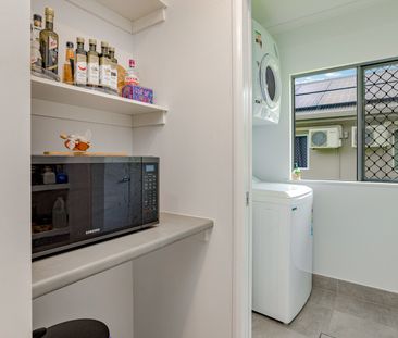 SPACIOUS FAMILY HOME IN SOUGHT AFTER EDMONTON! - Photo 6