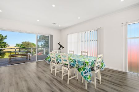 Spacious & Modern Retreat with Stunning Ocean Views (3-8 Month Lease Only) - Photo 5