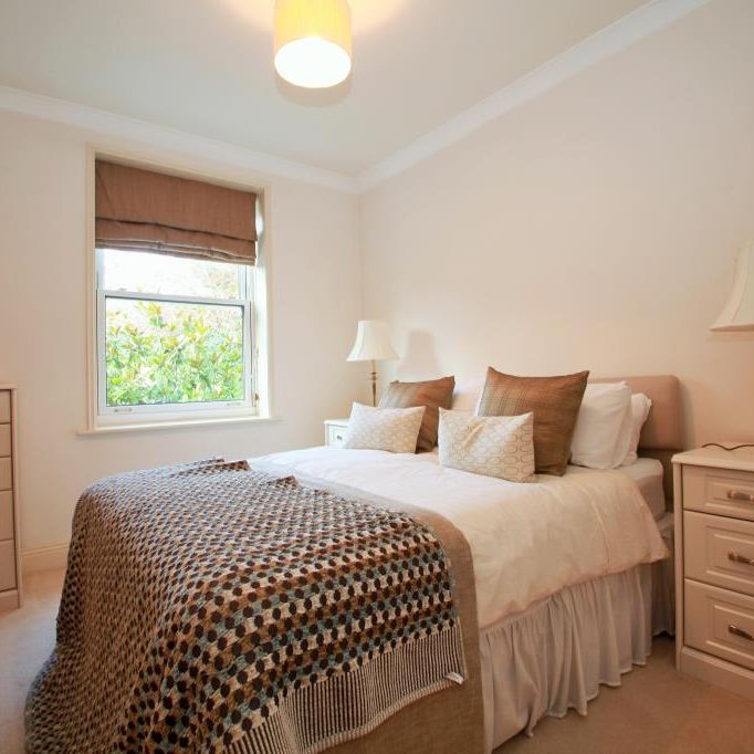 Treetops, The Mount, Caversham, Reading, Berkshire, RG4 - Photo 1