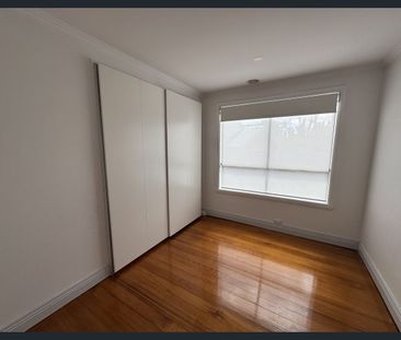 Quiet Court Living in Sought-After West End - Photo 4