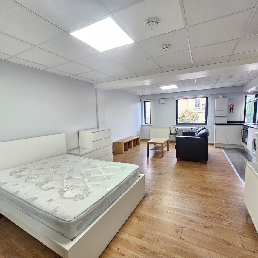 London Road, Southampton - Photo 1