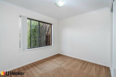 Lovely three bedroom property l Macgregor Location - Photo 2