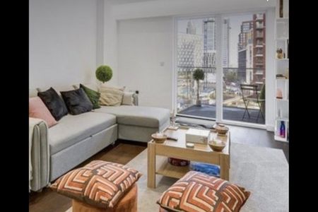 2 Bed Flat, Lanchester Way, SW11 - Photo 2