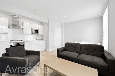 3 bedroom flat to rent - Photo 4