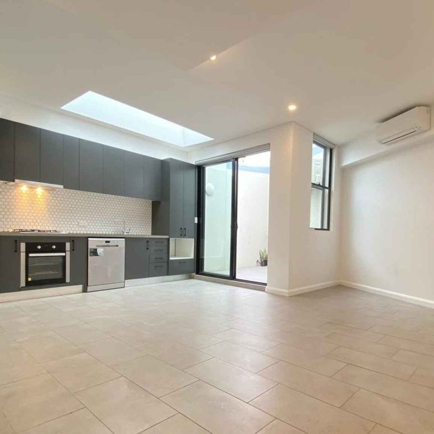 Stylish & Conveniently Located 1 x Bedroom Apartment - Photo 1