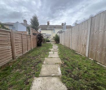2 bedroom cottage to rent - Photo 2