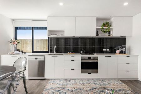 SUNNY, MODERN, & TRANQUIL - Photo 5