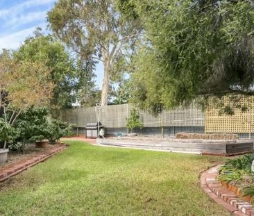 Family home in convenient location - Photo 3