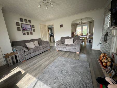 4 Bed Detached House, Haskell Close, LE3 - Photo 2