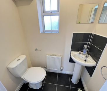 2 bedroom end of terrace house to rent - Photo 3