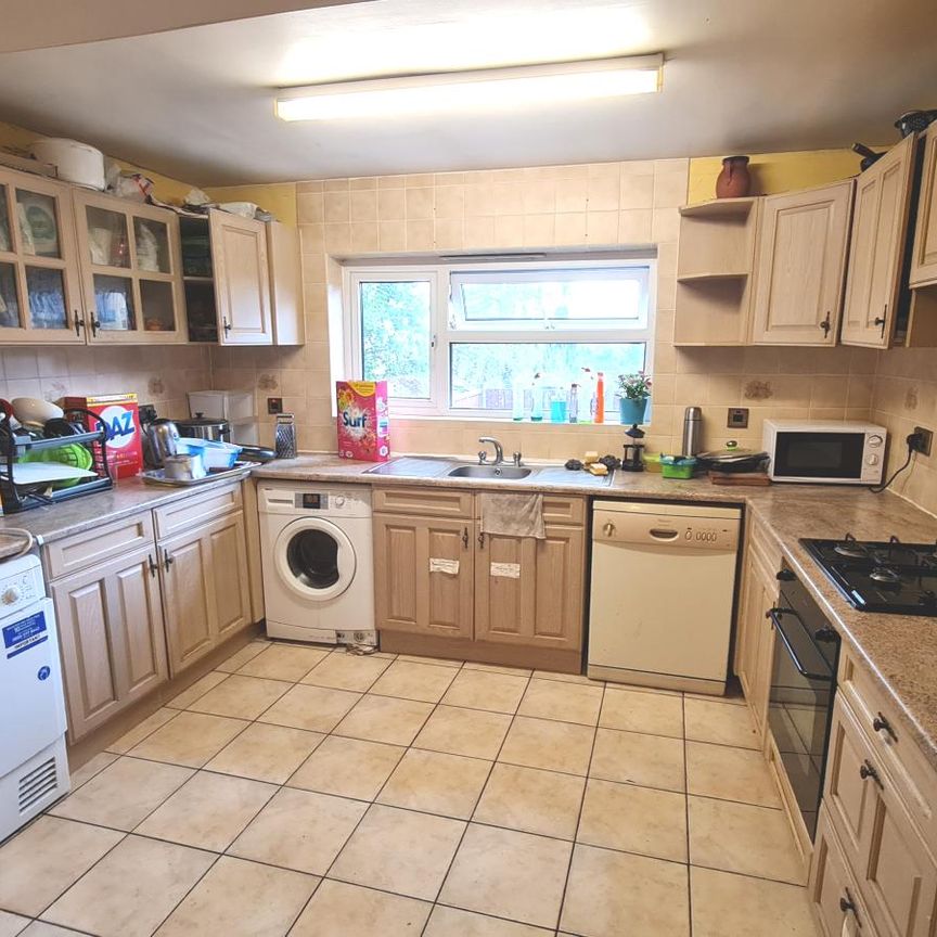 1 Bedroom to Rent in a 5 bedroom HMO - Photo 1