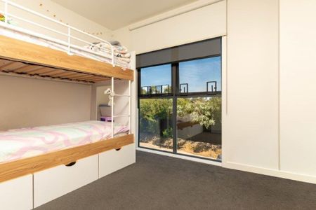 Trendy and near new - Photo 2