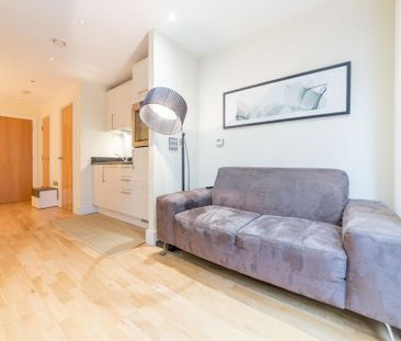 Studio to rent - Photo 1