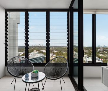 Luxe Executive Apartment with Views in Blue Ribbon Building - Photo 4