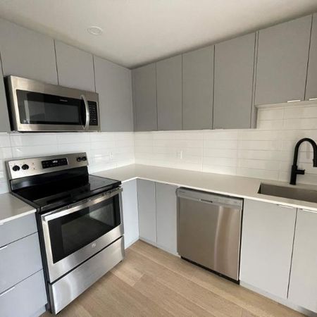 2 CH - 1 SDB - Côte Saint-Luc - $1,995 /mo - Photo 4