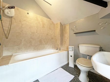 1 bedroom Flat to rent - Photo 2