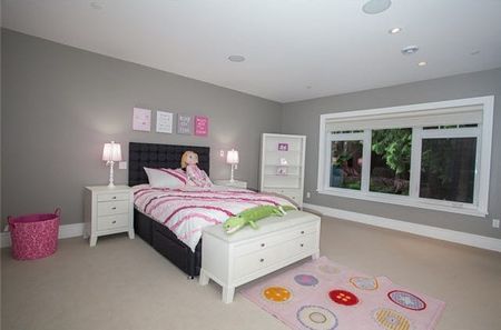 West Vancouver Ambleside Luxury 3-Level Home 5br 7ba for Rent (Ambleside) - Photo 2