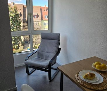 Helle, frisch renovierte, voll möblierte 1-Z. Wohnung, Zentral - Photo 2