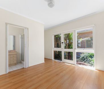 Sundreched family home with a large backyard and only minutes to th... - Photo 1
