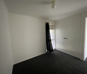 Charming 2-Bedroom Unit in Seaholme - Photo 4