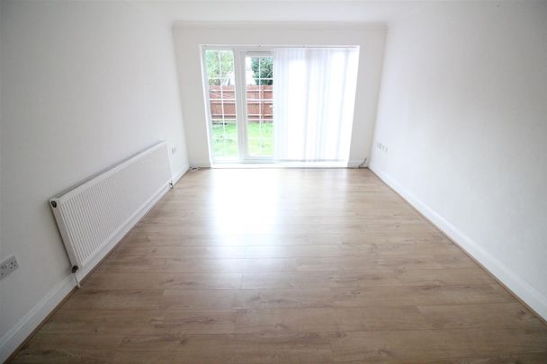 Bridge Road, Hounslow - Photo 1
