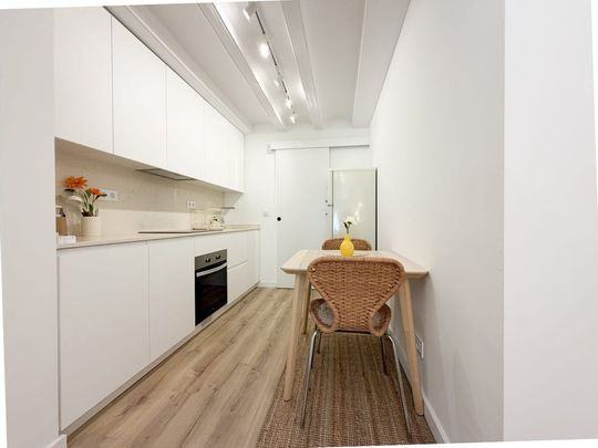 Carrer de lAllada-Vermell, Barcelona, Catalonia 08006 - Photo 1