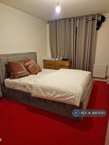 4 bedroom semi-detached house to rent - Photo 4