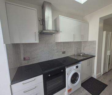 Gainsborough Gardens, HA8, Edgware - Photo 4