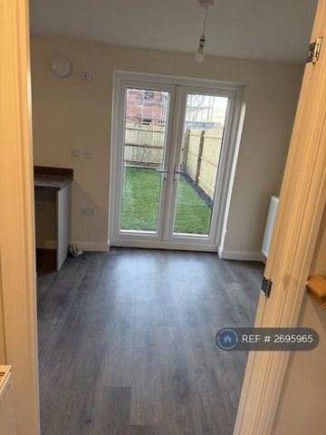 3 bedroom end of terrace house to rent - Photo 5