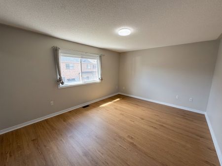For Lease - 4 Butterchurn Road, Brampton, Ontario - Photo 4