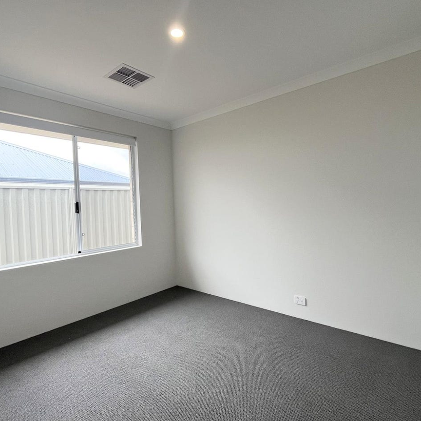 Space, Style & Flexibility - Photo 1