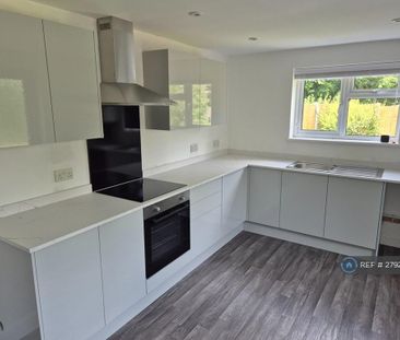 2 bedroom semi-detached house to rent - Photo 3