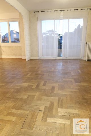 Appartement T4 proximité place des Charentes - Photo 2
